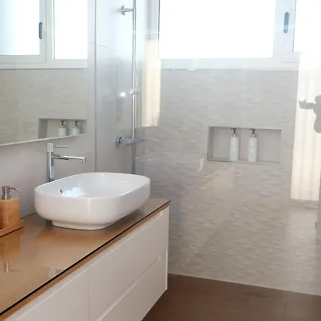 Olive House - 4 Bedrooms *