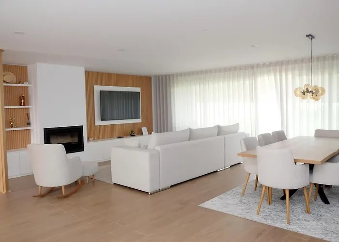 Olive House - 4 Bedrooms Ferienhaus