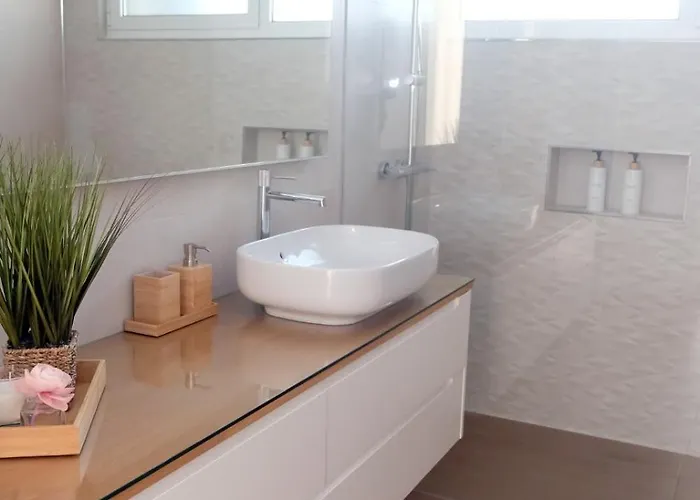 Olive House - 4 Bedrooms Ferienhaus *